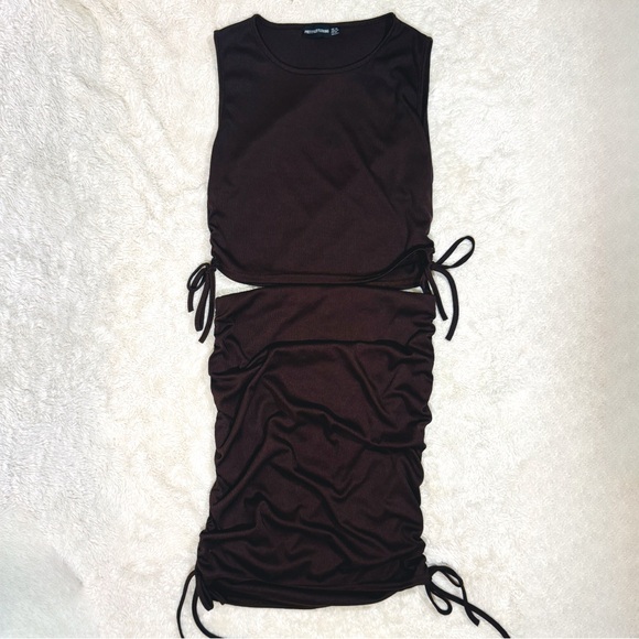 PrettyLittleThing Brown Ribbed Top - Picture 1 of 3
